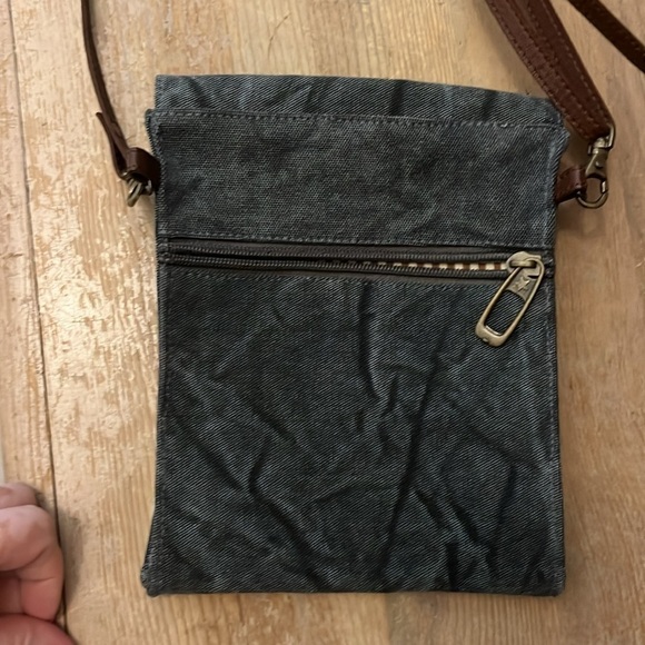 Primitives by Kathy Crossbody Bag “Be Kind” Floral Design Magnetic Flap Lined - Picture 5 of 11